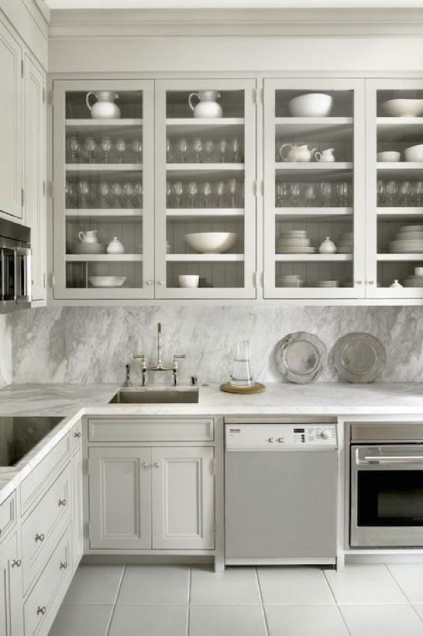 Incorporate Glass Cabinets, What Should I Put In My Kitchen Cabinets